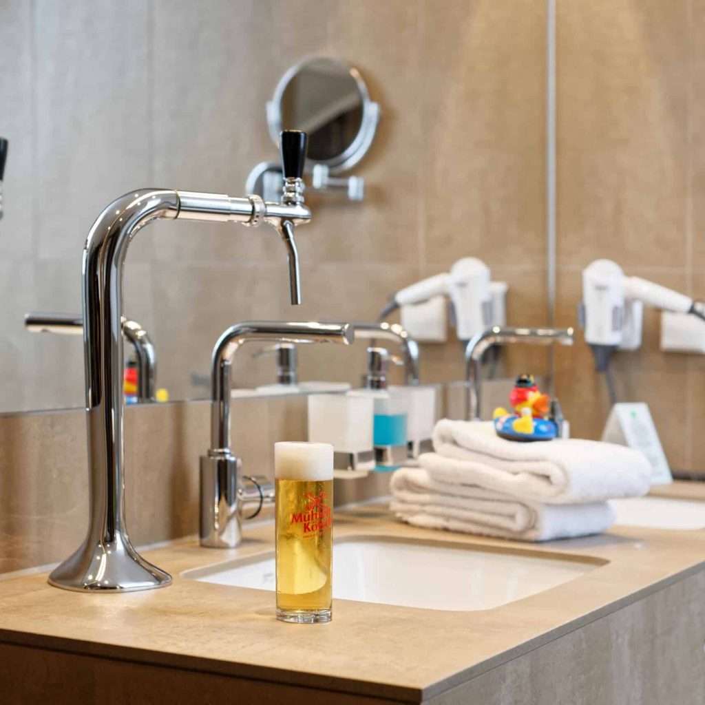 Tagen & Feiern 7 Zapfhahn_Bad_USB_Fahrstuhl_2016