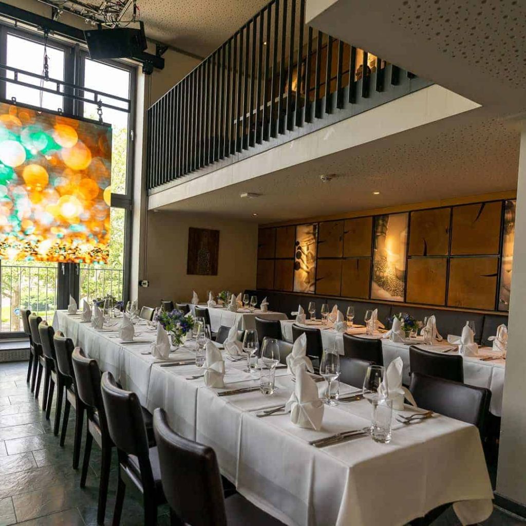 Tagen & Feiern 4 Foto von Innenraum für eine Hochzeit dekoriert